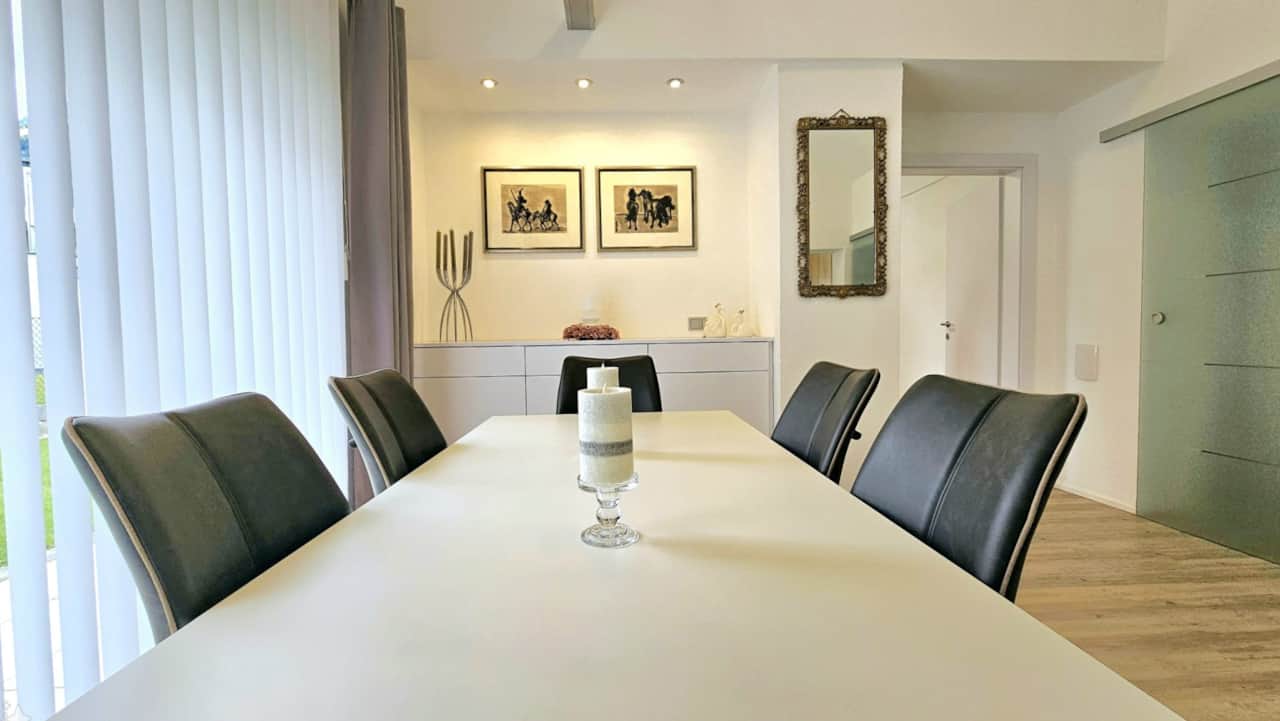 indoor/dining area