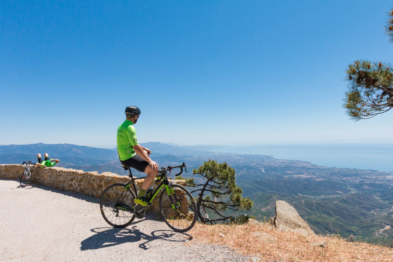 Cycling and road biking in the area around Finca Bohemia