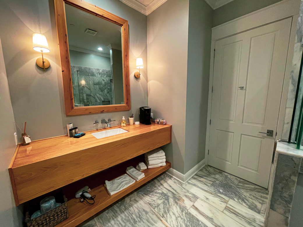 King Suite 5 Bathroom King Suite 5 Bathroom