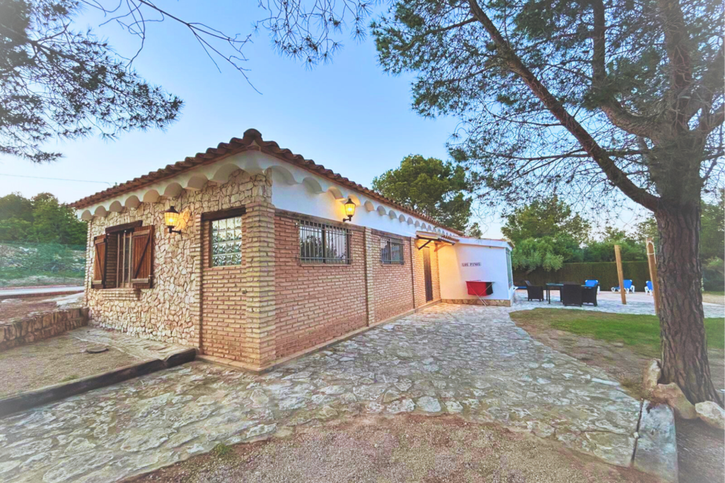 Exterior - Los Pinos