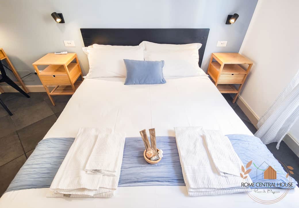 Stanza Blu accogliente calda ed equipaggiata. Aria condizionata, Netflix, 4 cuscini, WiFi