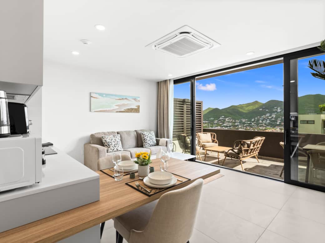 D S C01956 D S C01956