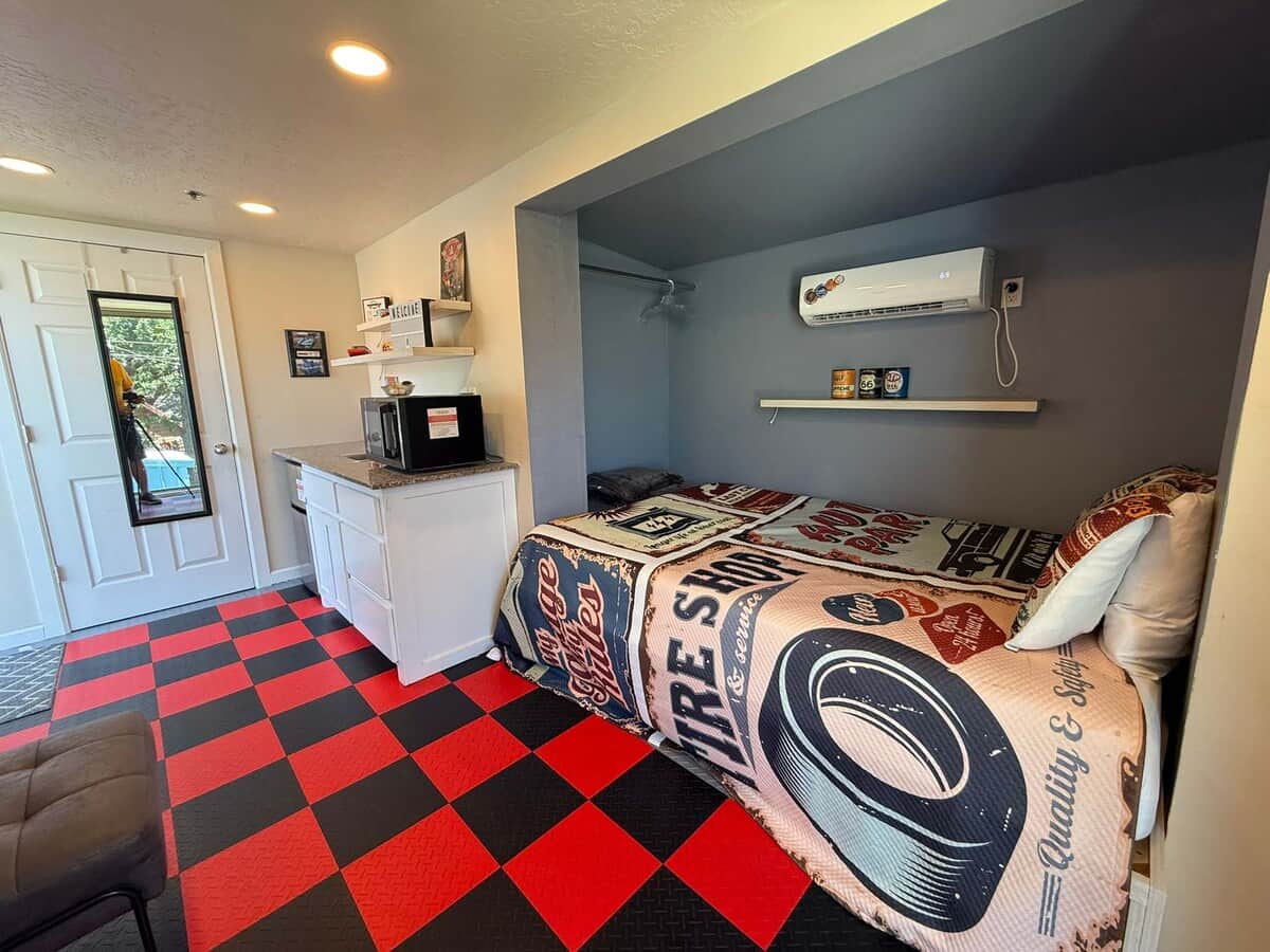 Full Throttle Garage Accomodation