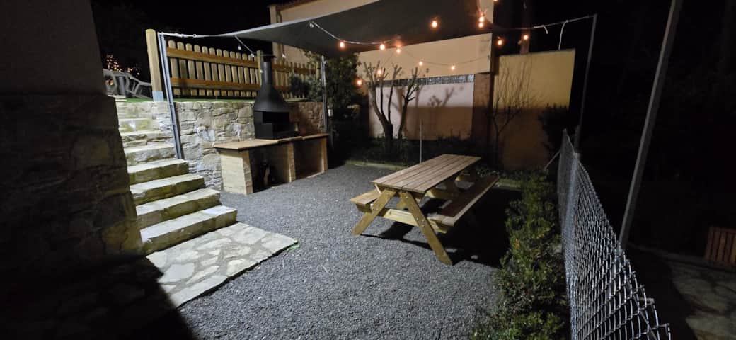 Zona de Barbacoa y Pícnic Zona de Barbacoa y Pícnic