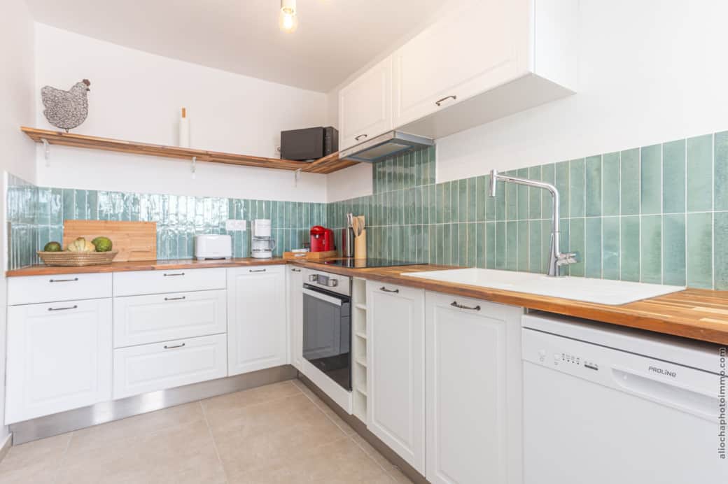 Cuisine lumineuse et entièrement équipée