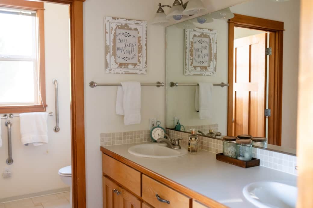Bedroom 4 en suite bathroom