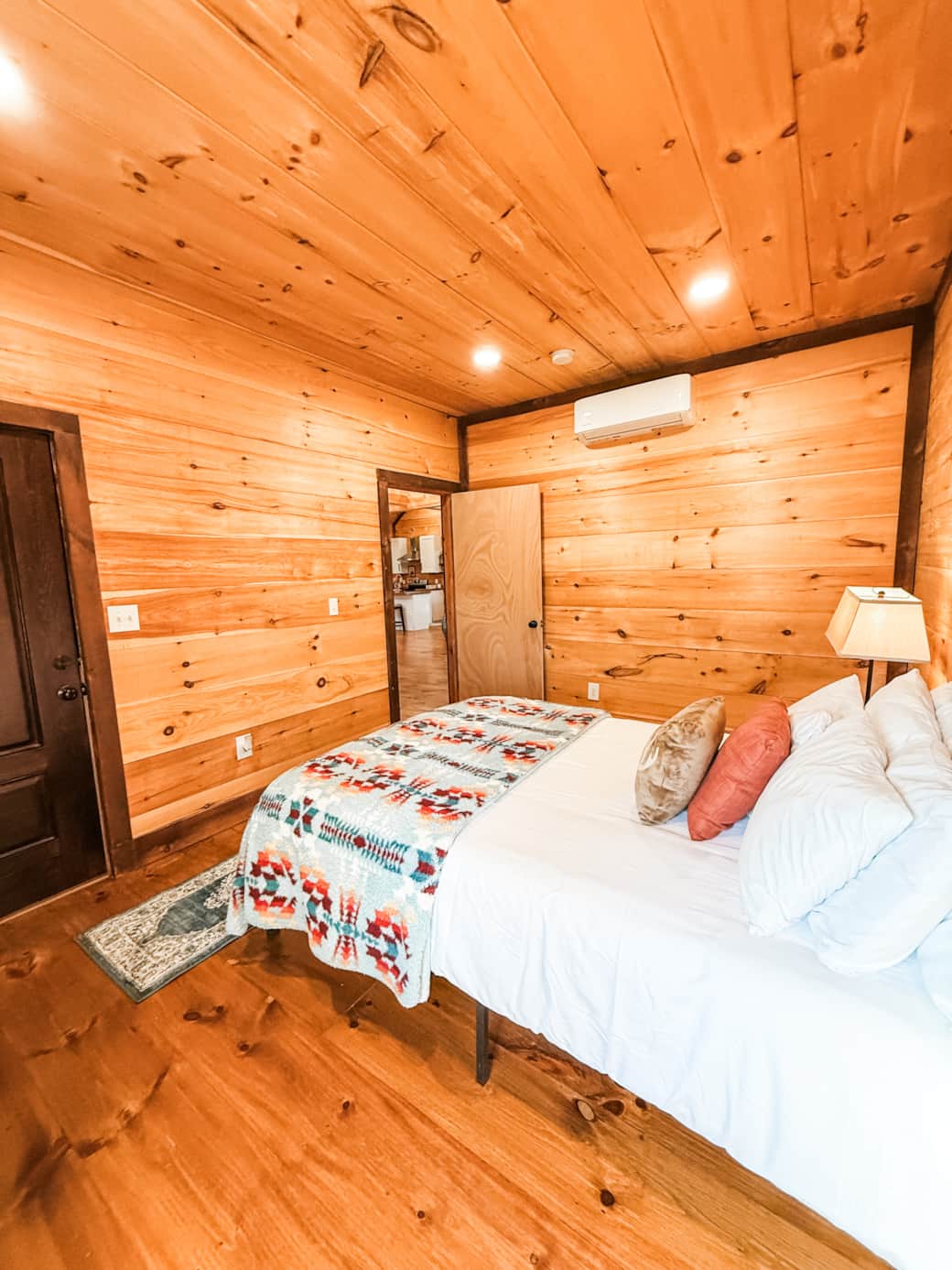 Single Queen Bedroom 