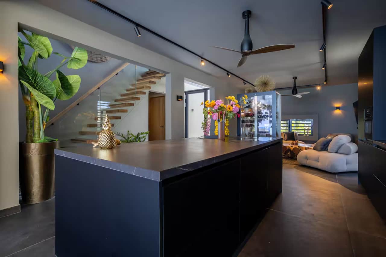 Sea Front Luxury Villa 4