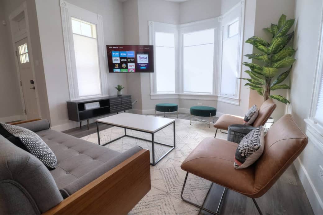 Relax in the comfy Mid-century modern living room equipped with a 55" smart tv. Relax in the comfy Mid-century modern living room equipped with a 55" smart tv.