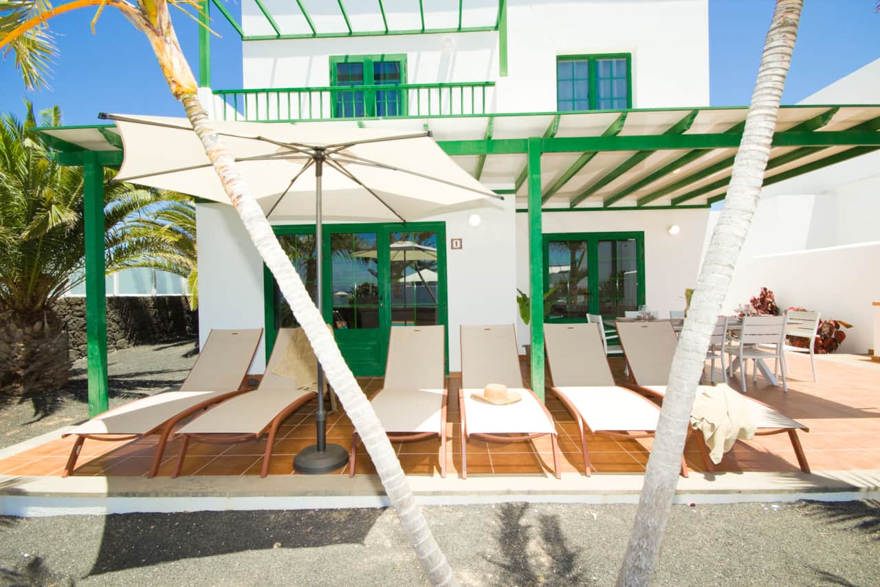 Exterior de villa familiar cerca de Playa Dorada en Lanzarote