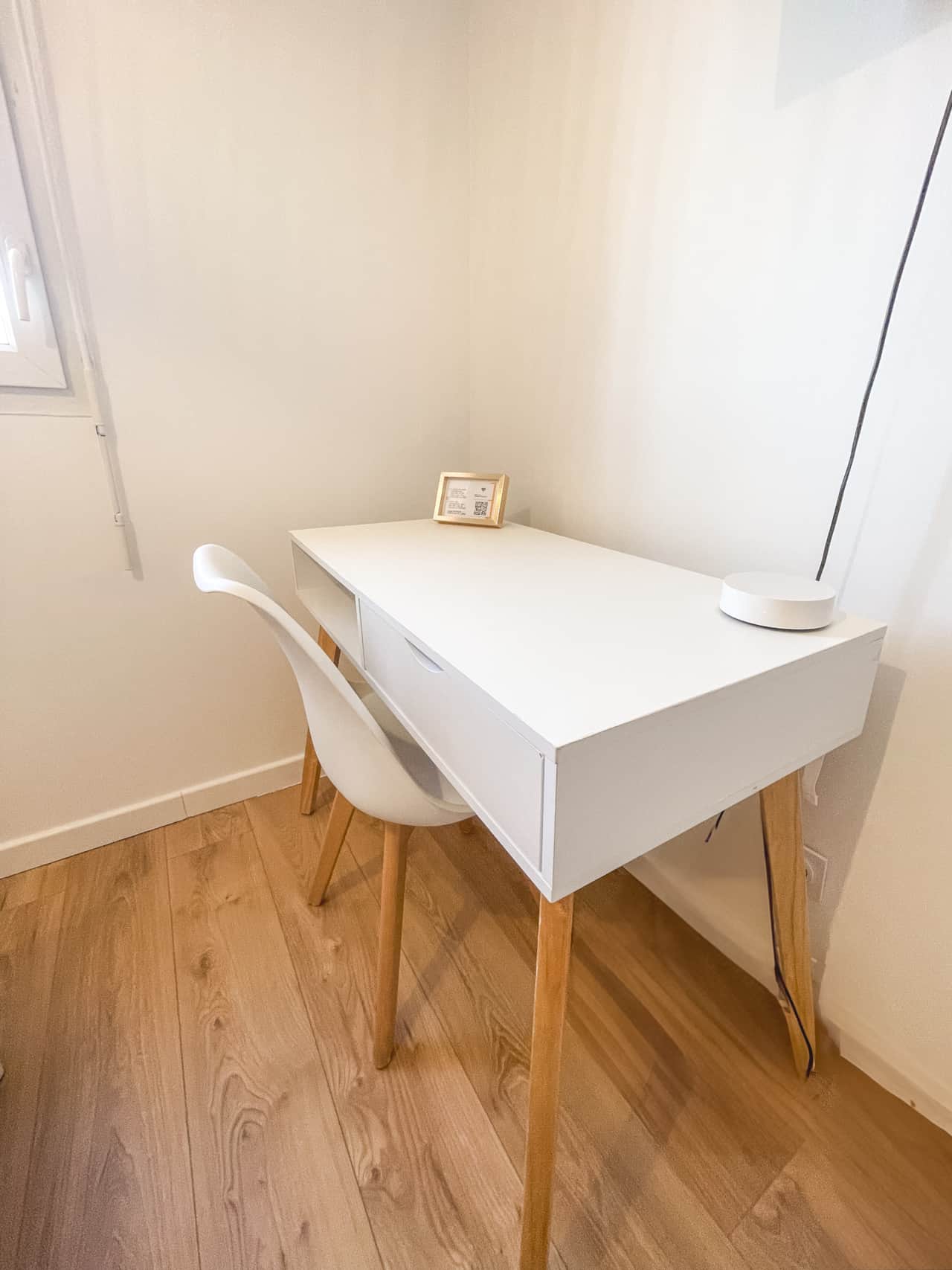 Workspace with high-speed wifi