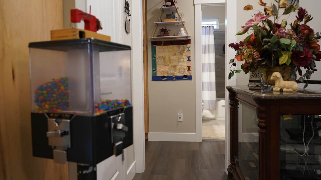 cedar-city-quilt-retreat-vintage-quilting-hallway.JPG