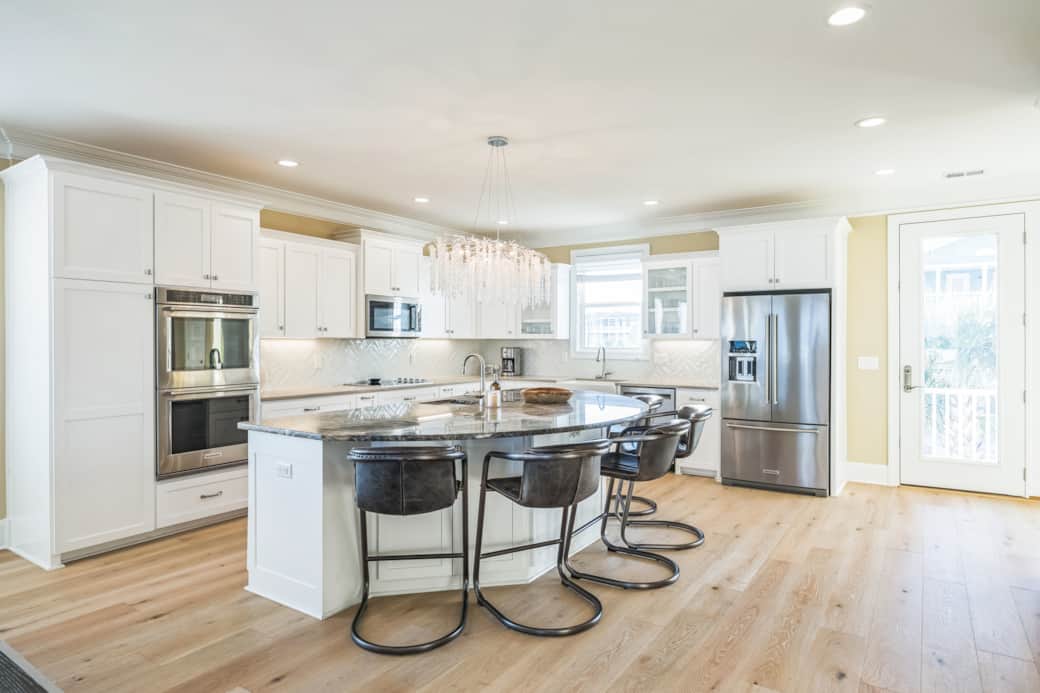 Kitchen Bar and Seating