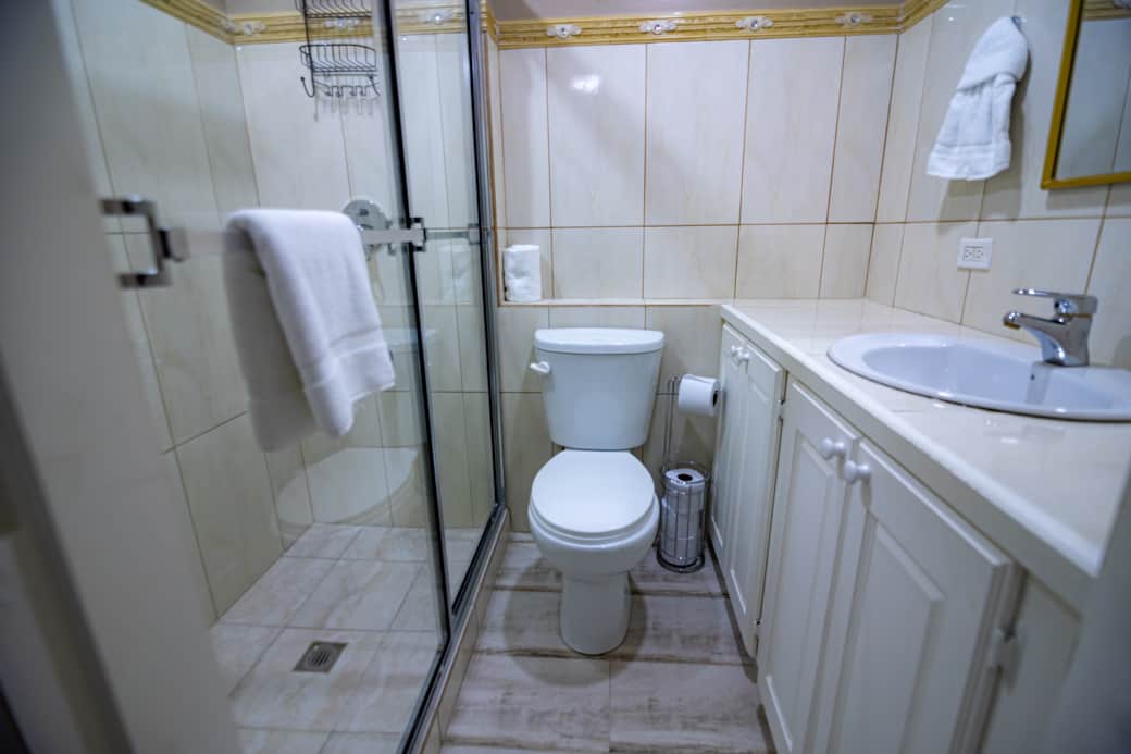 Bathroom full2