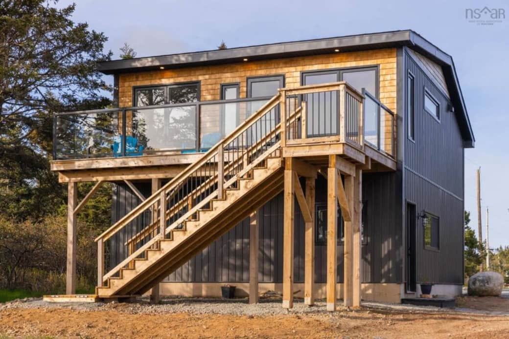 Our 1 Bedroom, 1 bath beach house suite is separate from our house and features a full kitchen and a breathtaking view of ocean sound & Petpeswick Inlet. Our 1 Bedroom, 1 bath beach house suite is separate from our house and features a full kitchen and a breathtaking view of ocean sound & Petpeswick Inlet.