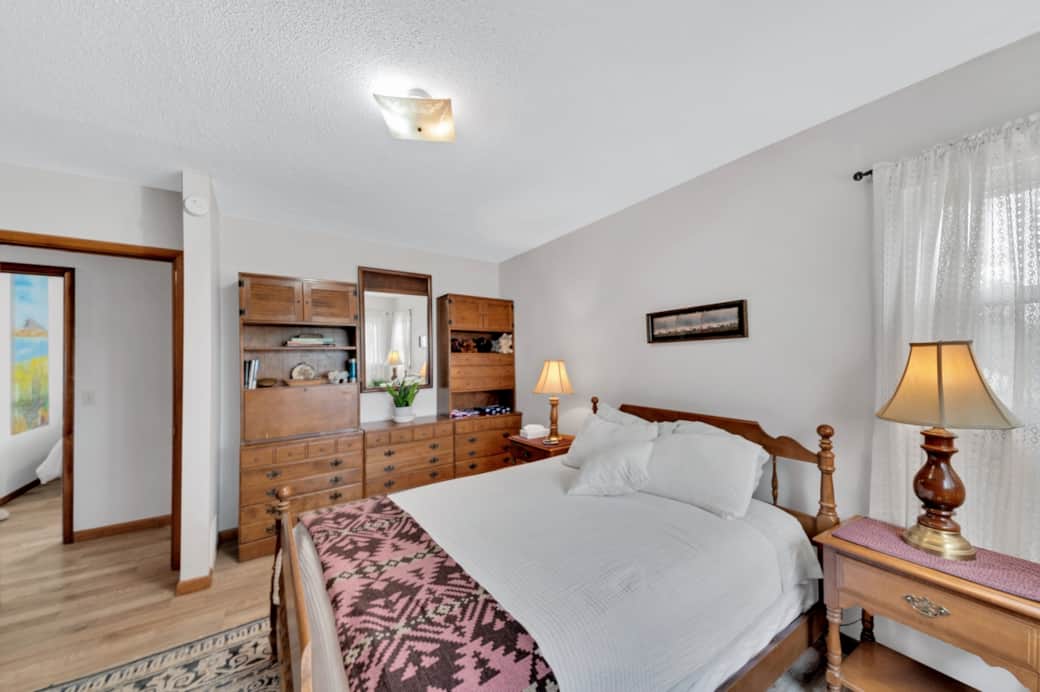Bedroom 1 - Full Bed 