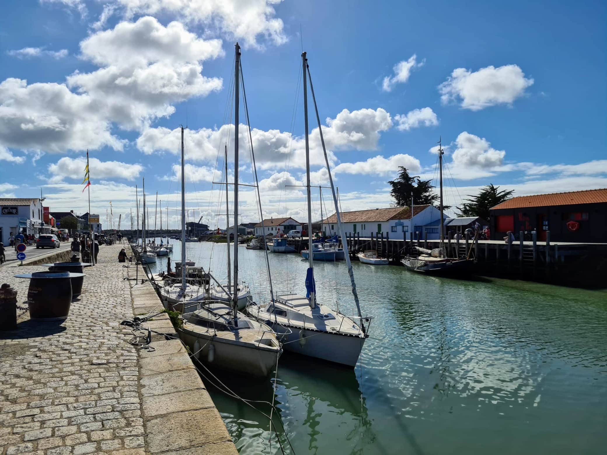 https://l.icdbcdn.com/oh/6af9dc74-95c0-466e-9777-3cbe559a62d7.jpg?w=2080-2