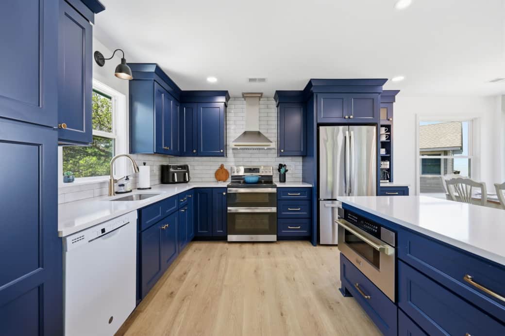 Brand new, fully stocked kitchen