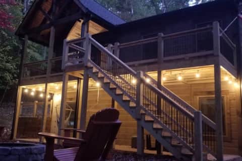 New Luxury River Resort Cabin w/ Spa, EV and Arcade: vacation rental in Ellijay, Blue Ridge