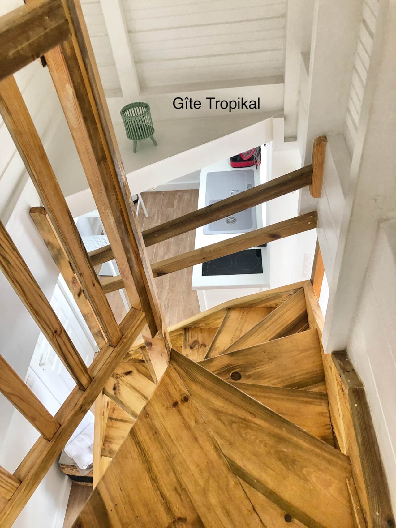 Escalier pour la chambre et la terrasse au 1er étage