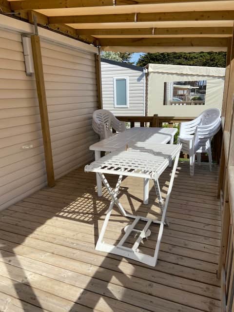 Terrasse couverte et mobilier extérieur