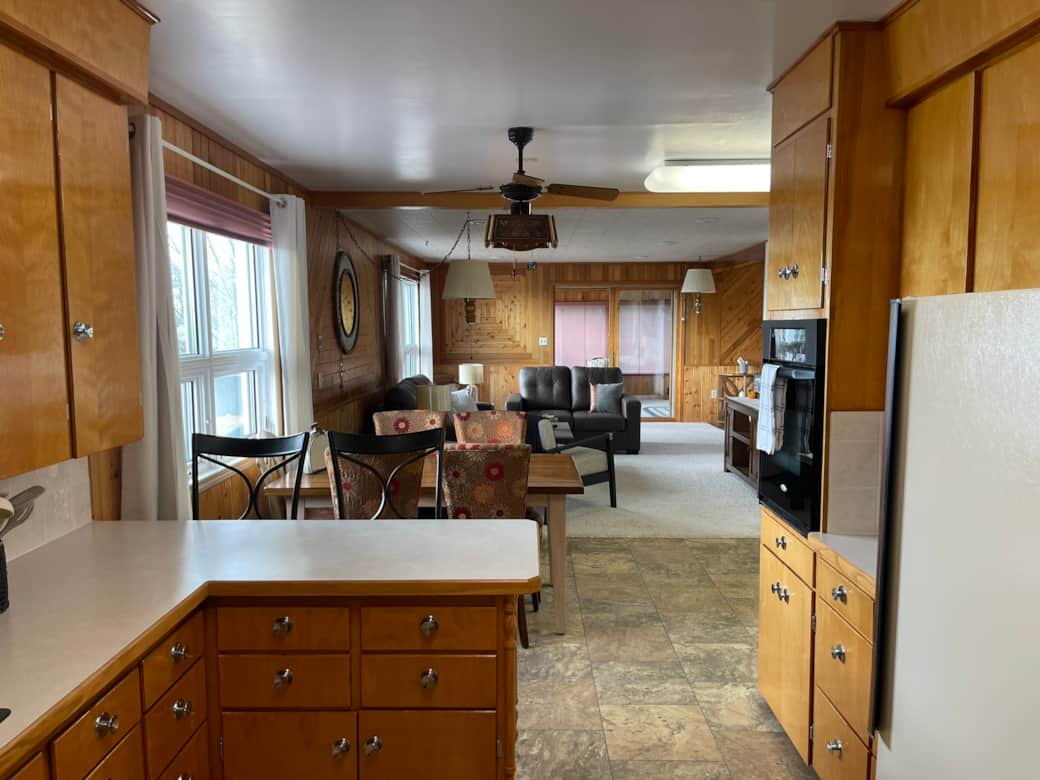 Kitchen & Dining