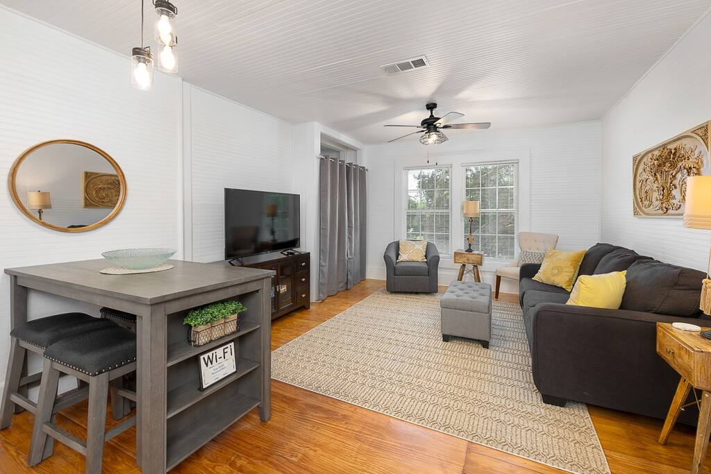 Coaches Corner Cottage C – Walkable Island Cottage — Saint Simons Island, Georgia