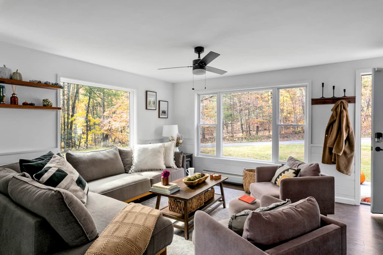 Large Living Room with plenty of light and space for your guests