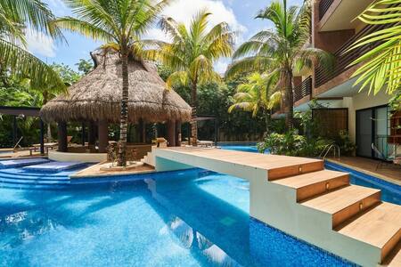 Zen Oasis Swim Up Condo Pool W Tiki Hut Bar + Gym photo 14