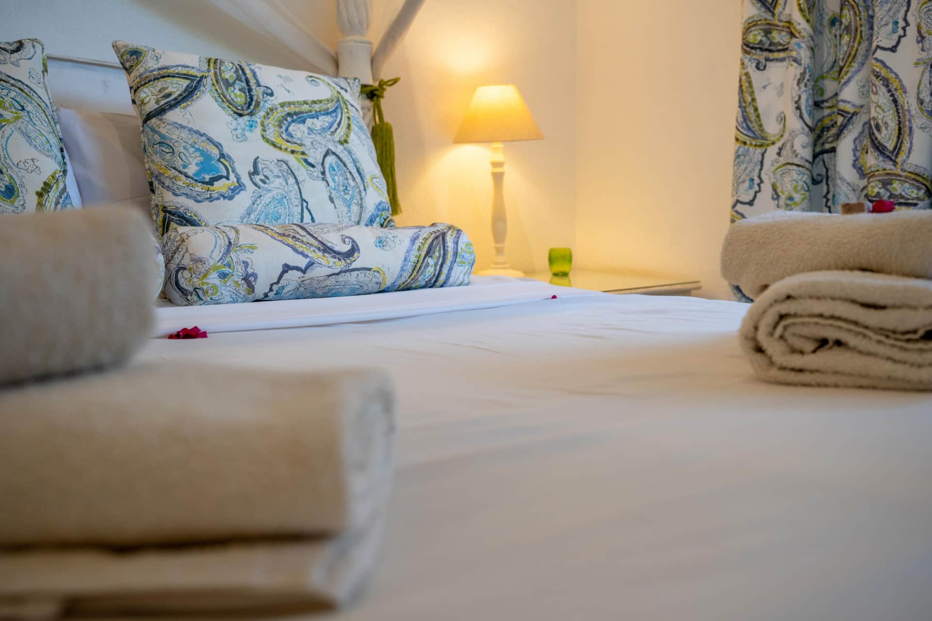 Plam Villa Bedroom 01.jpg