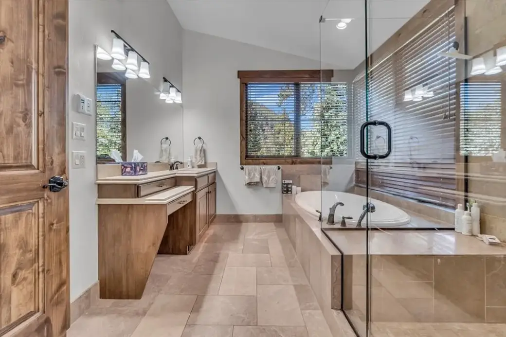 Master  Bedroom Bathroom