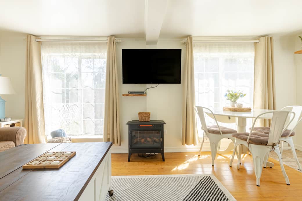 Living Room/Fireplace