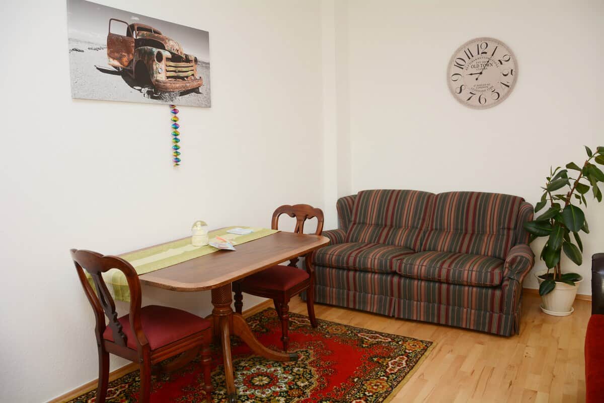 Wohnzimmer mit Esstisch