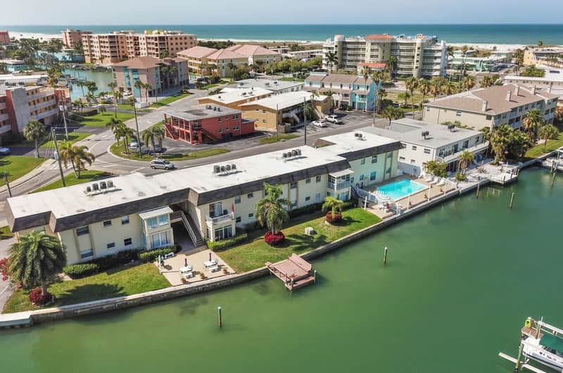 The beautiful sandy beach is just an 8 minute walk away. The beautiful sandy beach is just an 8 minute walk away.