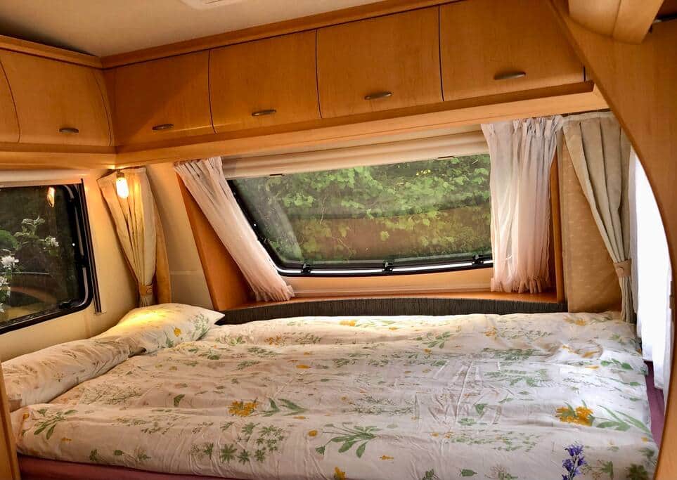 Bed(room)