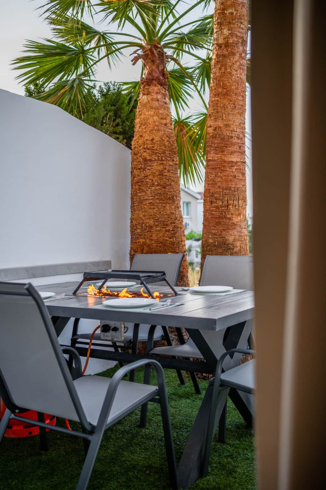 Feel free to use the barbecue table during your stay Feel free to use the barbecue table during your stay