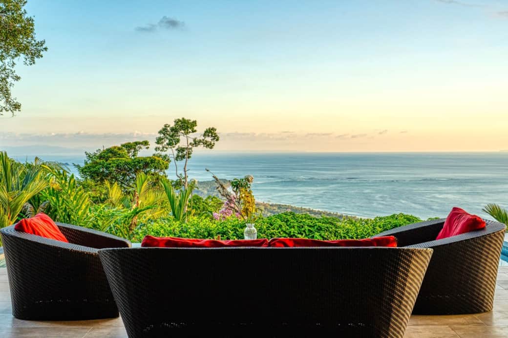 Lounge area and interrupetd ocean views.
