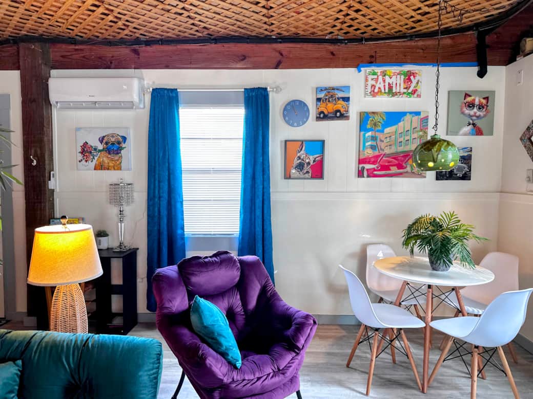 Dining and card playing area! Dining and card playing area!