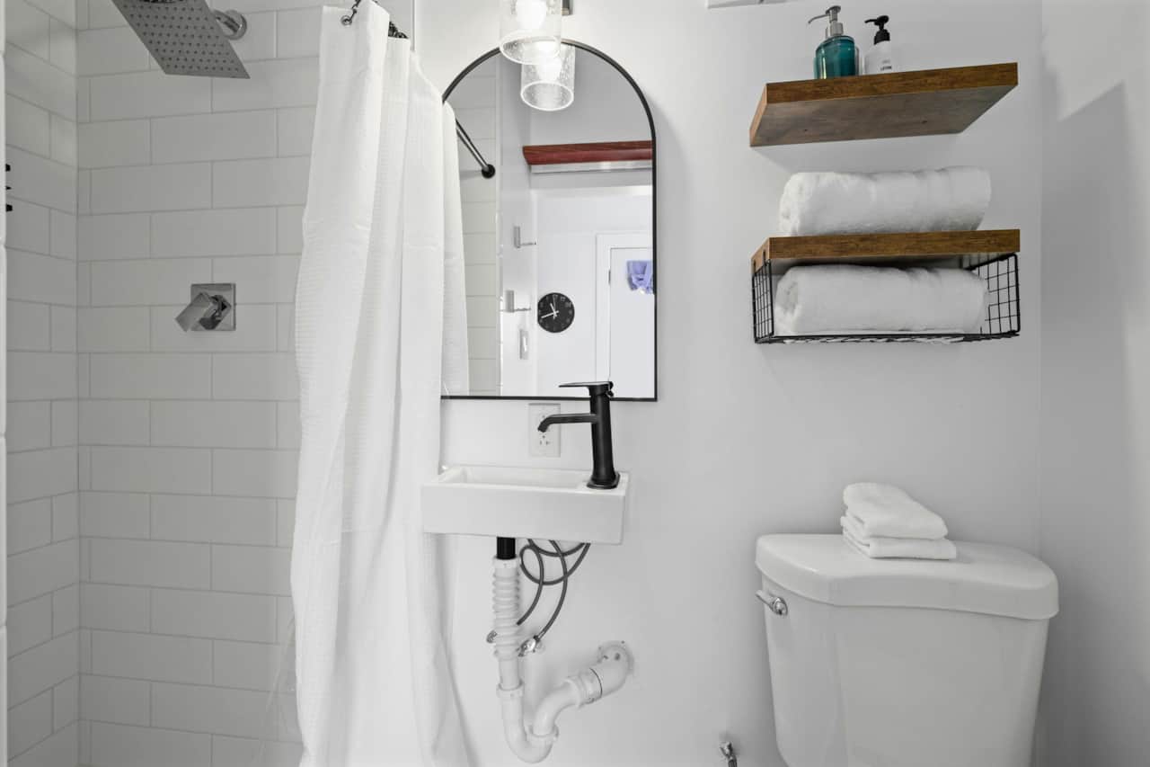 Bathroom Retreat: Experience modern style with sleek finishes and plush towels at your fingertips!