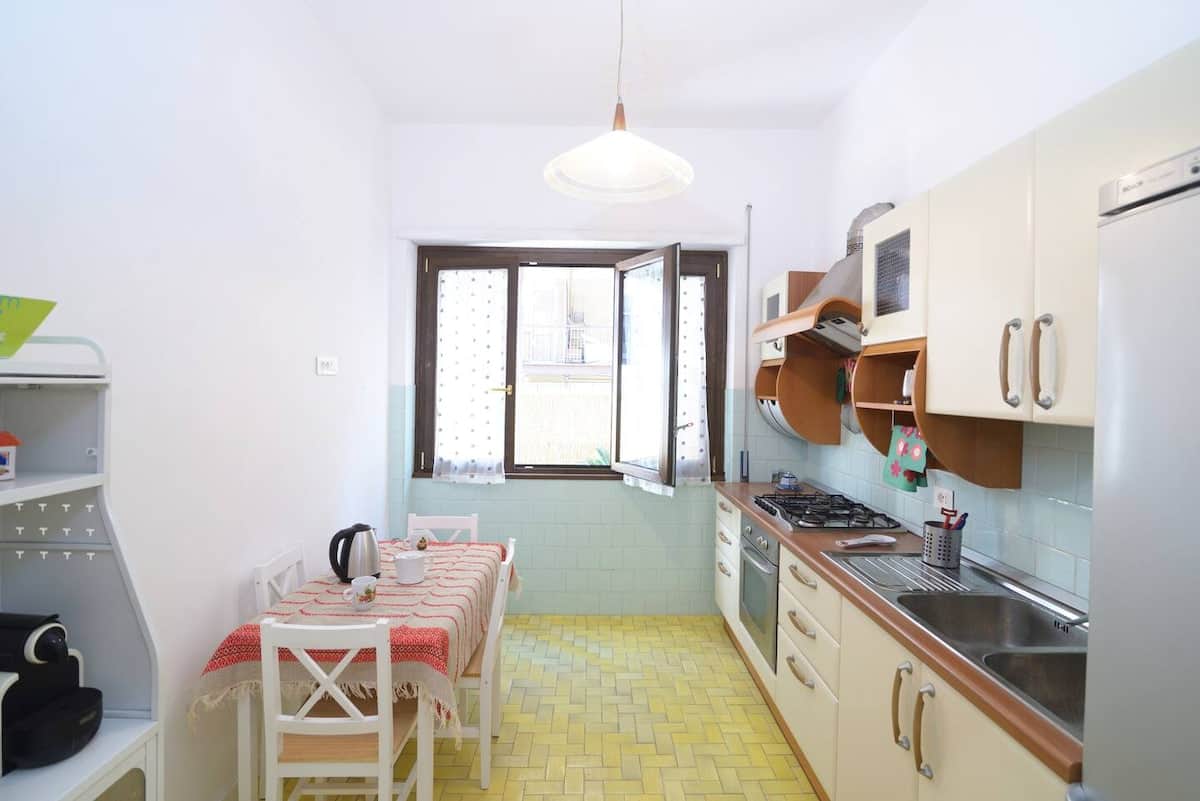 Cucina completamente attrezzata.