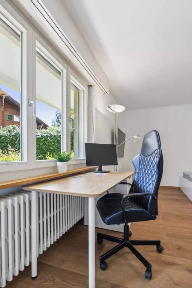 Work-friendly desk by the window with relaxing garden view – ideal for home office days. Work-friendly desk by the window with relaxing garden view – ideal for home office days.