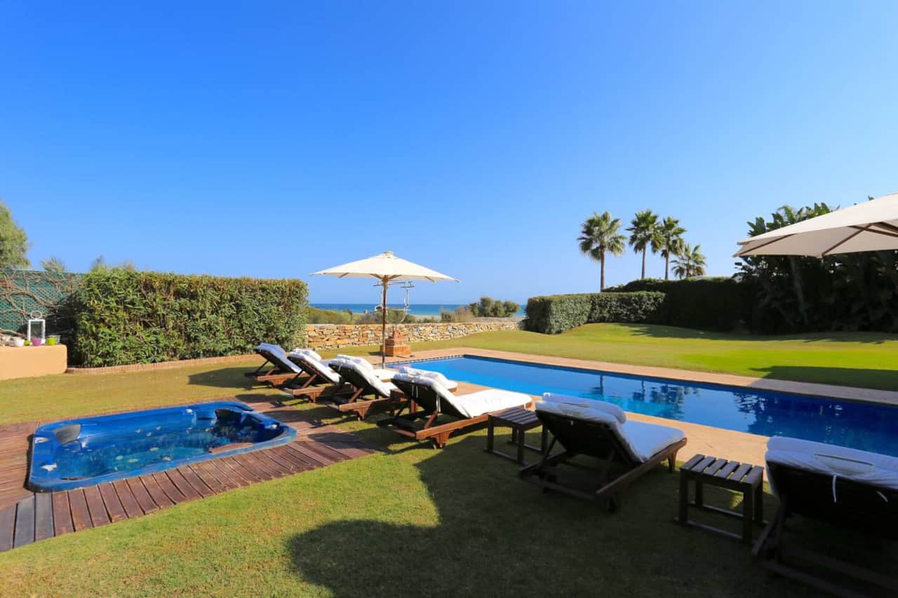 LAS RANAS Casasola Beachfront Golf Premium Holiday House Estepona Málaga HOMINGBOOK