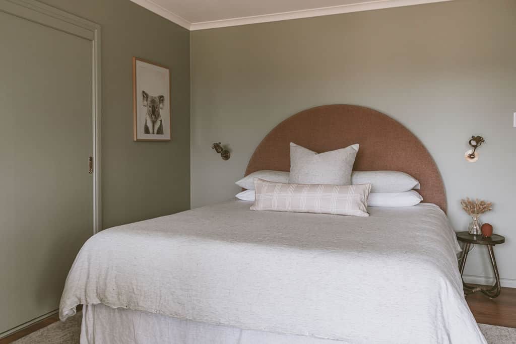 Second bedroom, king bed