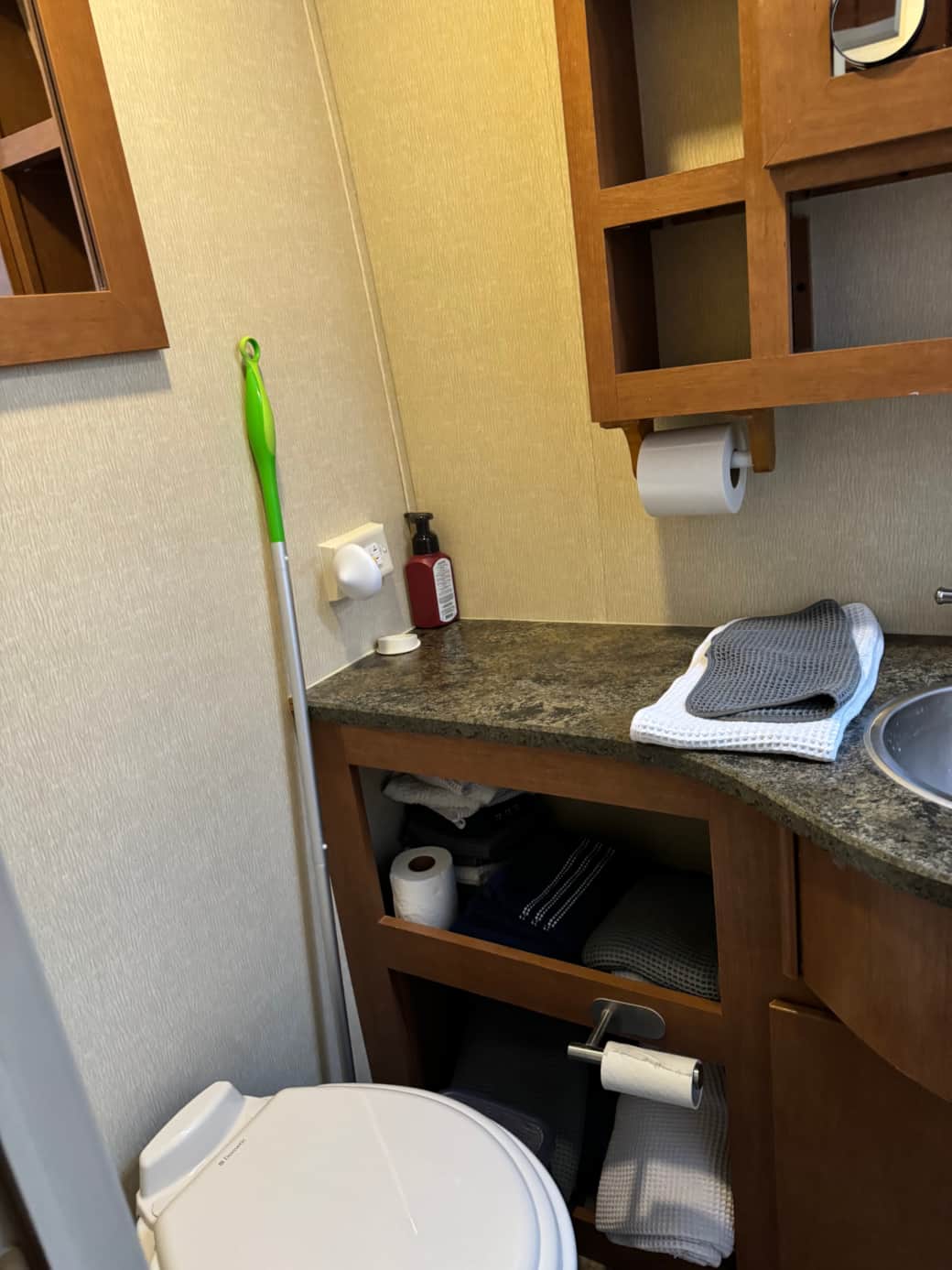 Well Maintained Bathroom