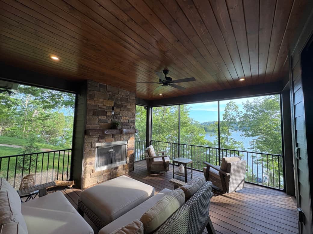 Main Lvl Covered/screened porch (gas fireplace available Oct-Mar)