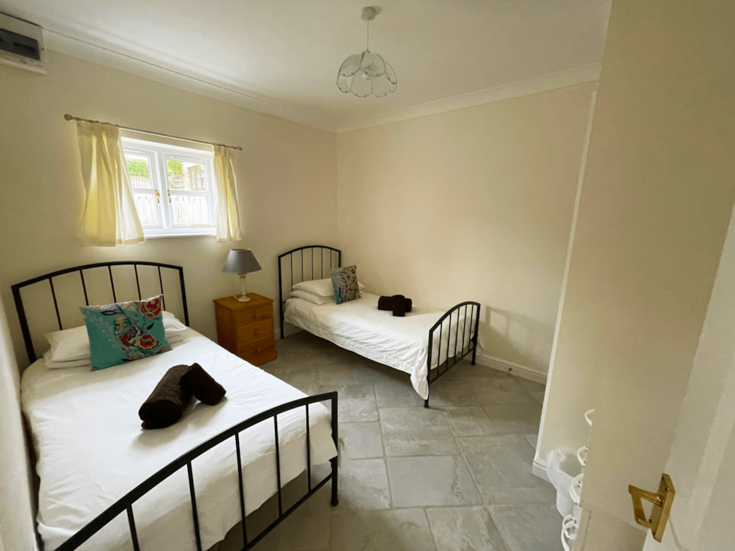 twin bedroom