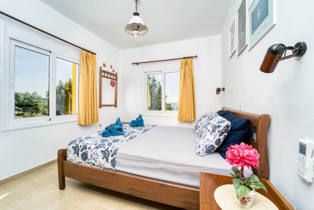 Bedroom with sea view