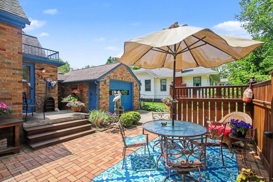 Private Outdoor Patio Area with Dining Space Private Outdoor Patio Area with Dining Space