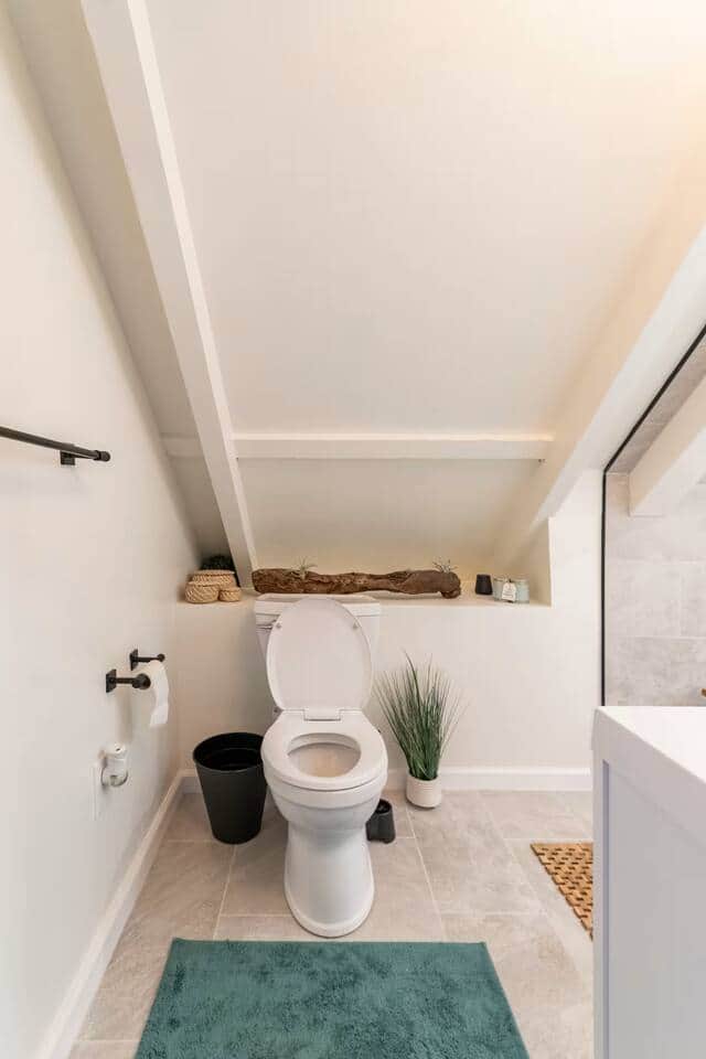 Ensuite Bath - Primary Bedroom