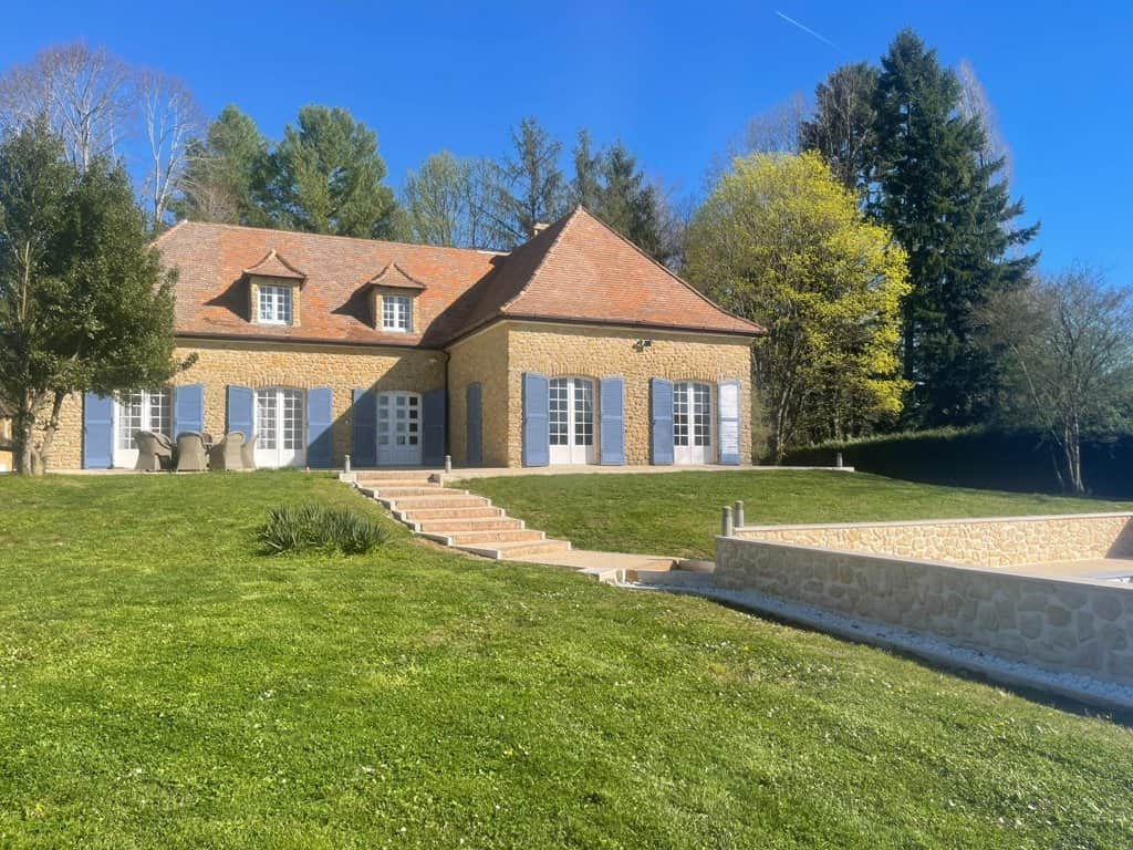 Maison Serenite Dordogne large holiday rental with private pool near Monpazier 